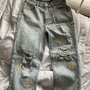 Size 24 ripped mom jeans from PacSun with embroiled flowers🌼